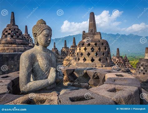 Borobudur-templet, ett monument över buddhistisk inspiration och forntida arkitekturs geni