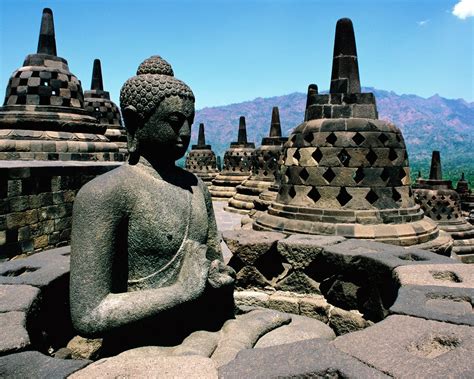 Borobudur-templet: En mäktig buddhistisk monument som avslöjar 200-talets handelsrutter och religiösa dynamik